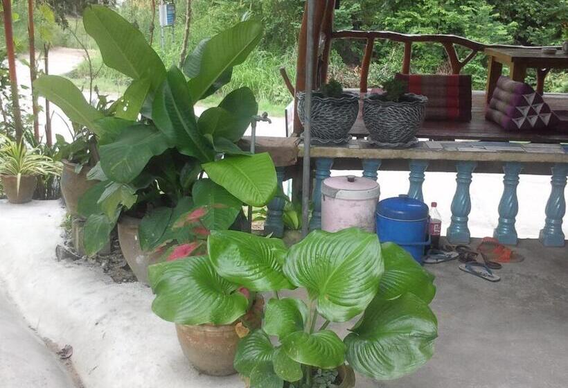غرفة قياسية ثلاثية, Baan Klong House