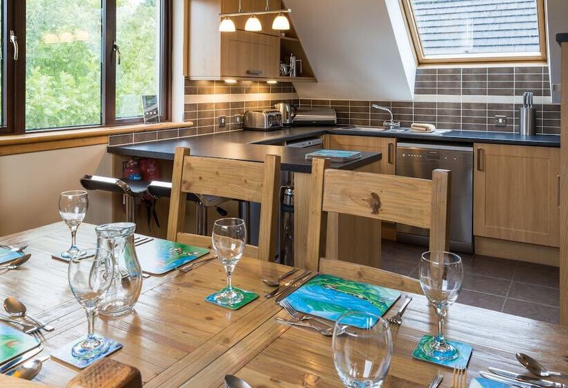 Апартаменты Deluxe 3 Спальни, Auchrannie Resort