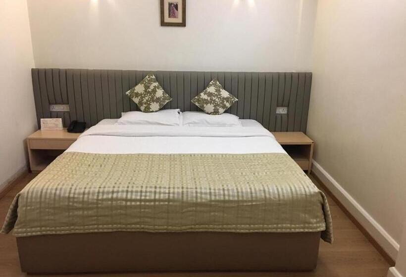 Deluxe Room, Diplomat, Colaba