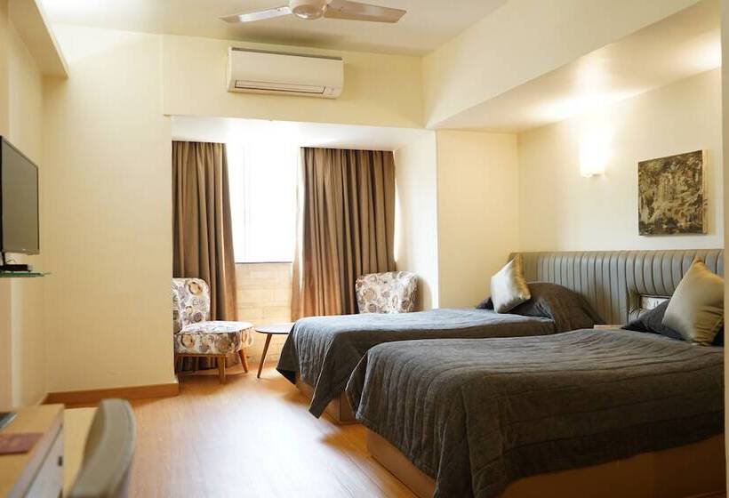 Deluxe Room, Diplomat, Colaba