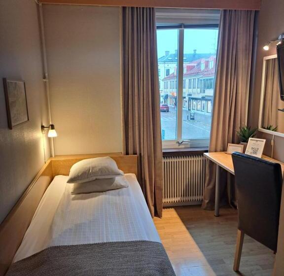 Quarto Economy Individual, L Rådhuset