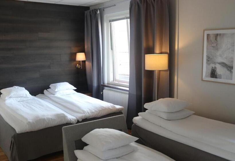 Quarto Familiar, L Rådhuset
