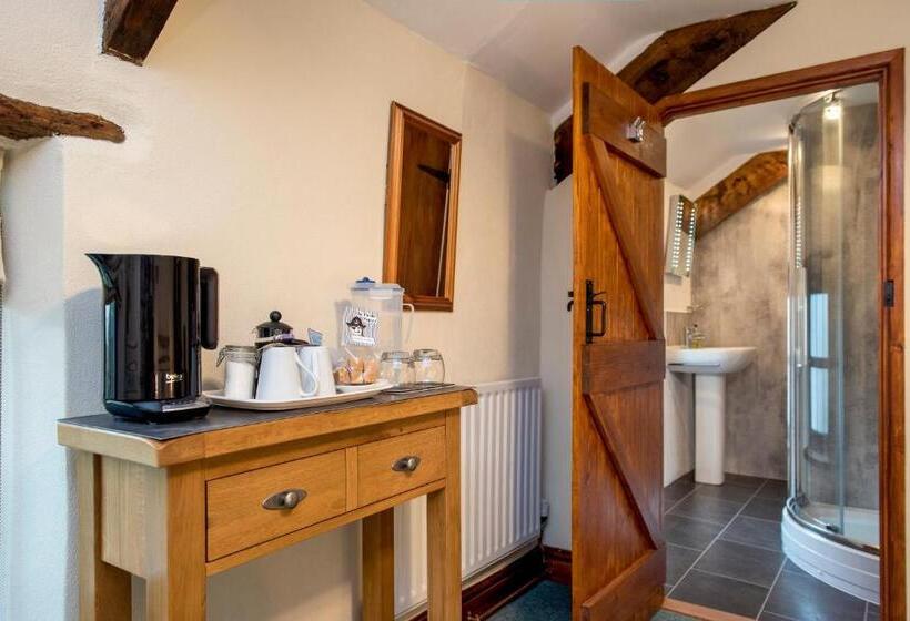 Номер Deluxe, The White Cottage B&b
