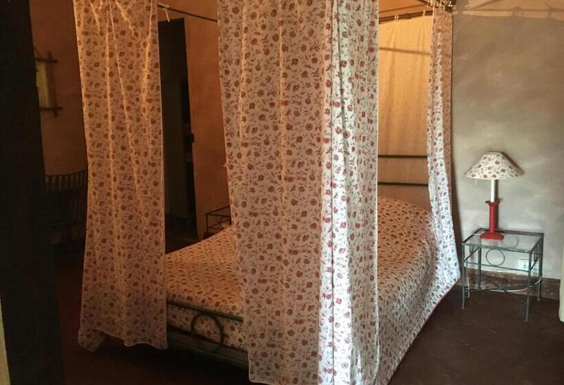 Семейный Номер, Chateau De La Bastide
