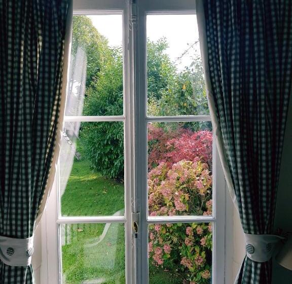 带花园景观的标准三人间, Manoir De L As De Trèfle