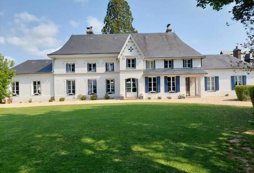 带花园景观的标准三人间, Manoir De L As De Trèfle