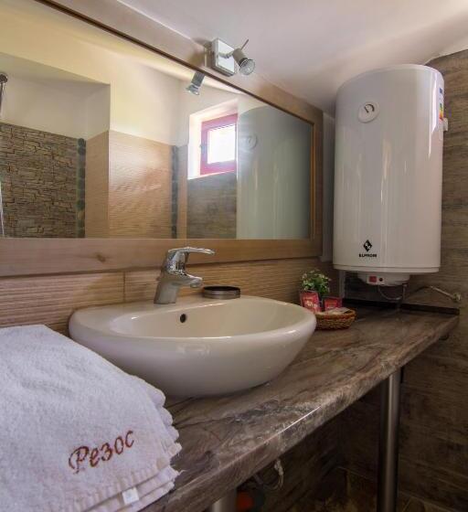 Quarto Quádruplo Estandar, Villa Rezos
