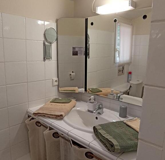 Номер Стандарт Вид на Бассейн, Le Chabassole  Chambres D Hôtes   Gorges Du Verdon
