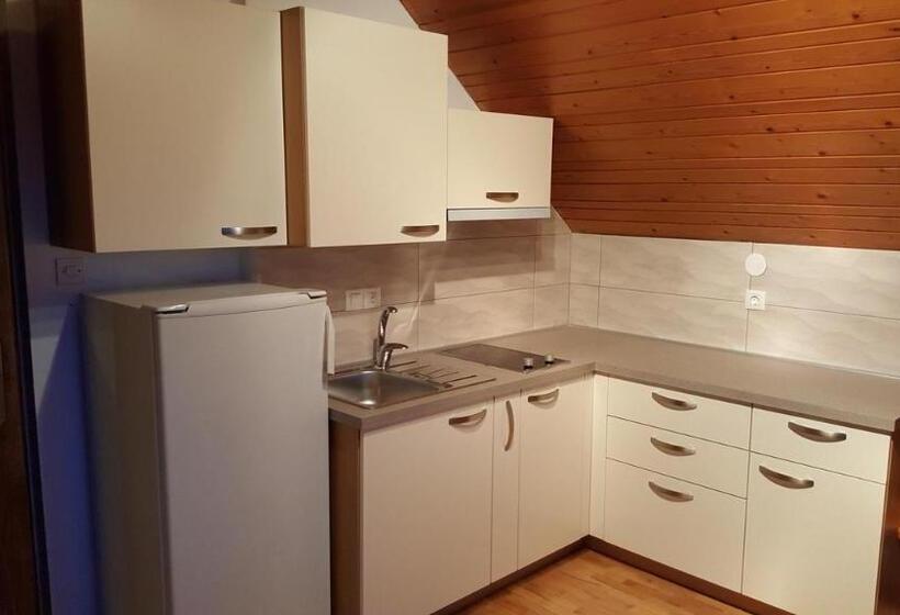 3 Bedroom Suite, Garden Apartments Maria
