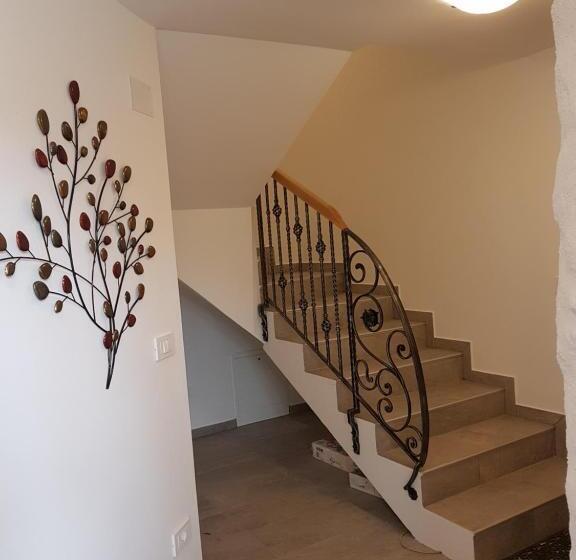 استودیوی لوکس, Garden Apartments Maria