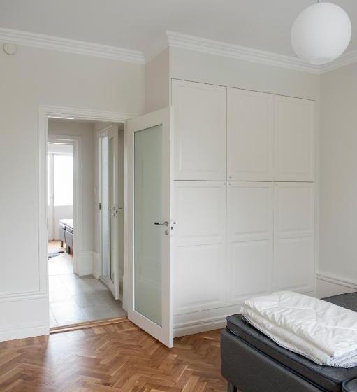バルコニー付２ベッドルームアパートメント, Sköna Hönor Apartments