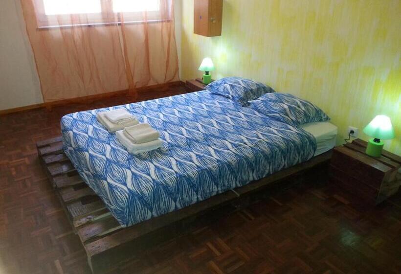 Дом 4 Спальни, Swordfish Eco House Peniche