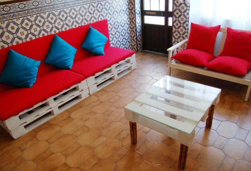Дом 4 Спальни, Swordfish Eco House Peniche