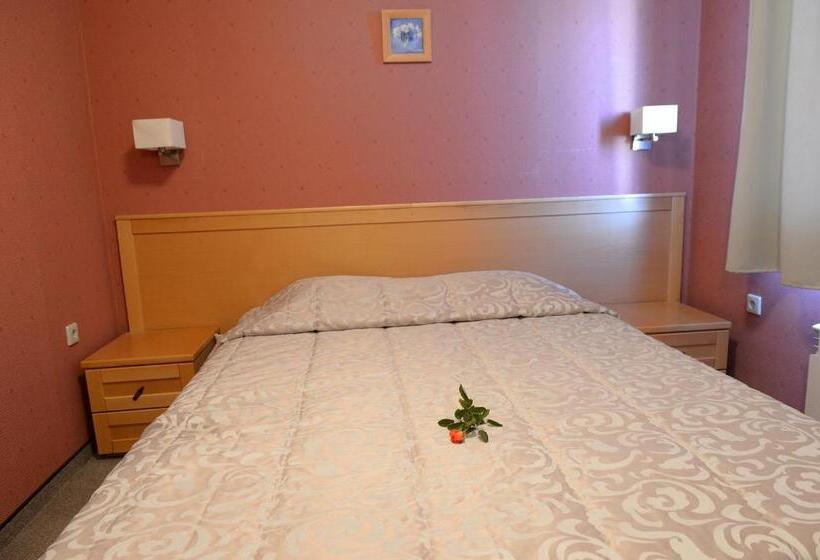 Люкс с Балконом, Family Hotel Demetra