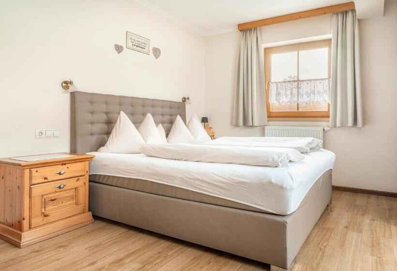 高级大房间, Appartement Arnoldgut