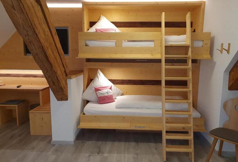 발코니가 있는 4인용 스탠다드 룸, Gasthaus Zum Hirschen