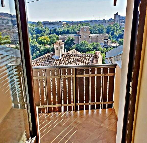 اتاق استاندارد سه نفره, Trendy Inn