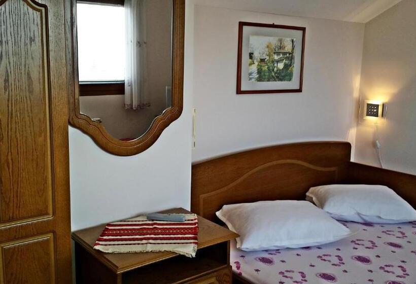 اتاق 4 خوابه, Trendy Inn