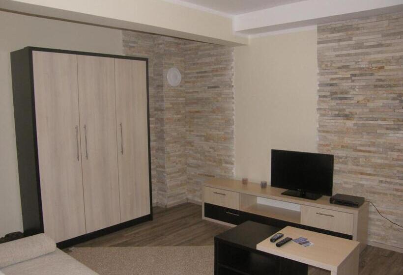 Escritório Estándar, Apartments And Rooms Max Well