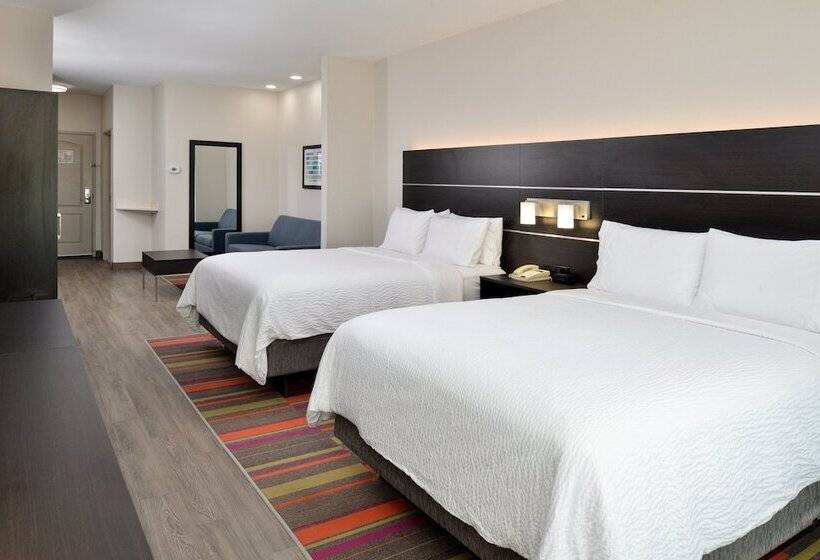 适合残疾人士使用的套间, Holiday Inn Express Hotel & Suites Carthage, An Ihg