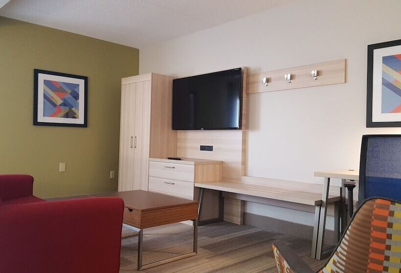 스위트, Holiday Inn Express Louisville Northeast, An Ihg