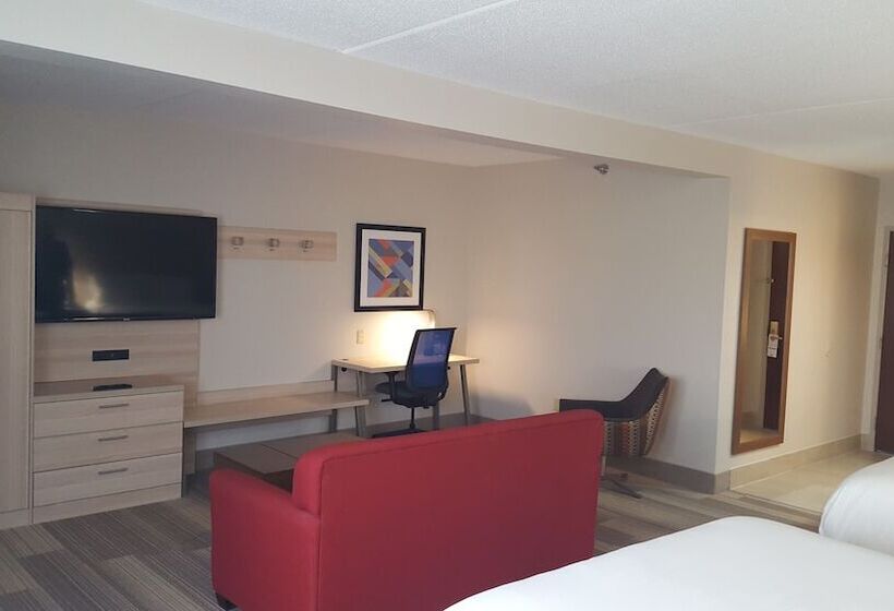 스위트, Holiday Inn Express Louisville Northeast, An Ihg