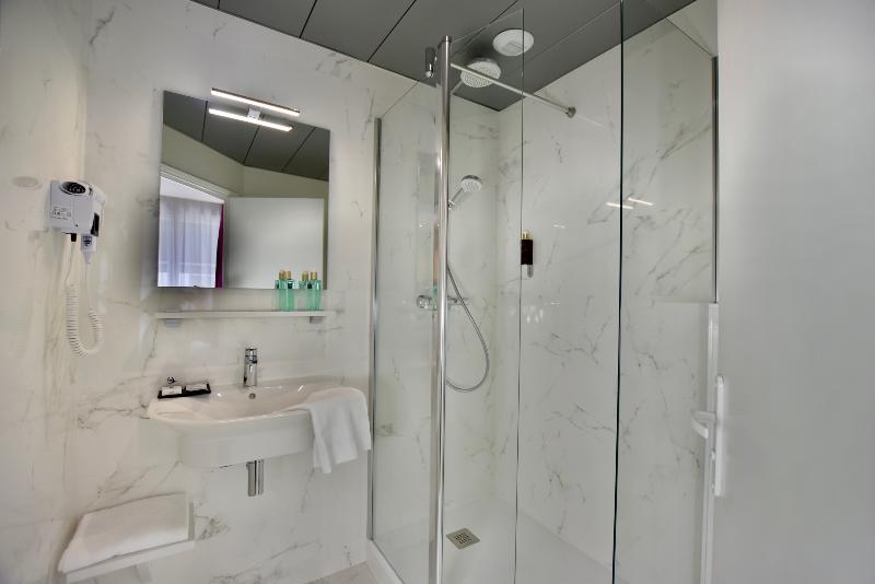 장애인을 위한 킹사이즈 침대 스탠다드 룸, Holiday Inn Express Louisville Northeast, An Ihg