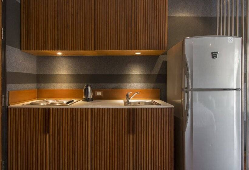 Quarto Triplo Estandar, Luxx Langsuan Hotel   Sha Plus