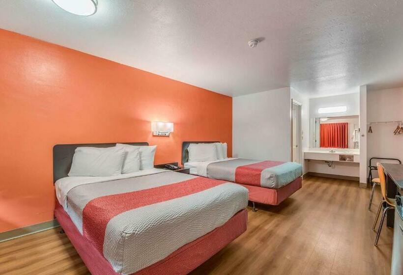 디럭스 4인 룸, Motel 6attalla, Al