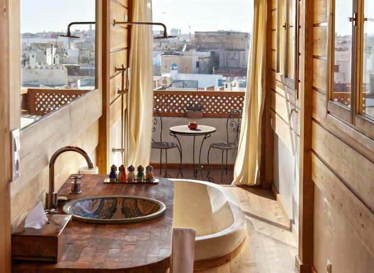 Люкс Superior, Riad Chbanate