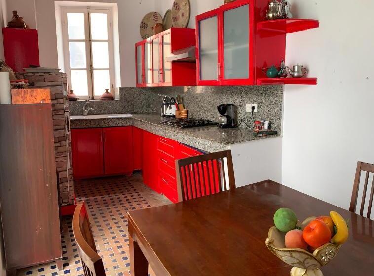 Номер Стандарт, Riad Darko