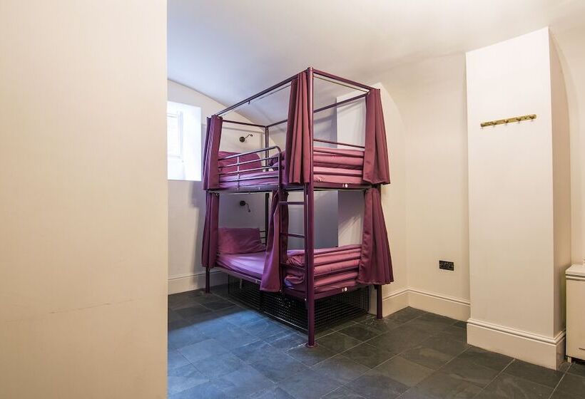 Кровать в Многоместном Номере с Общей Ванной, Safestay York Micklegate