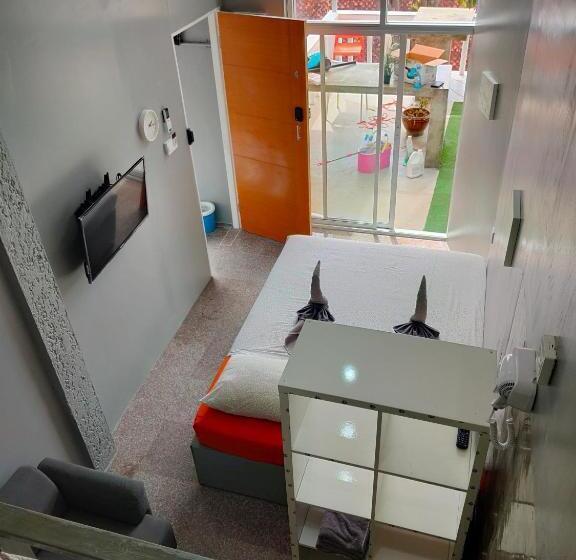 استودیوی لوکس, Entropy Apartment