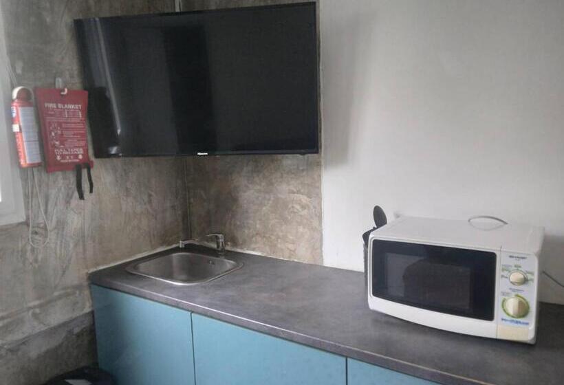 آپارتمان 1 خوابه با چشمانداز استخر, Entropy Apartment