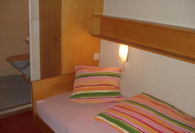 Номер Стандарт Индивидуальный, Adrenalin Backpackers Hostel