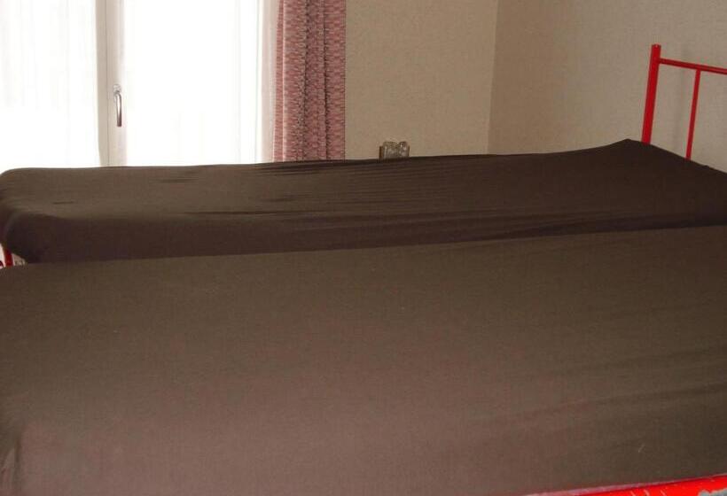 Четырехместный Номер Стандарт, Adrenalin Backpackers Hostel