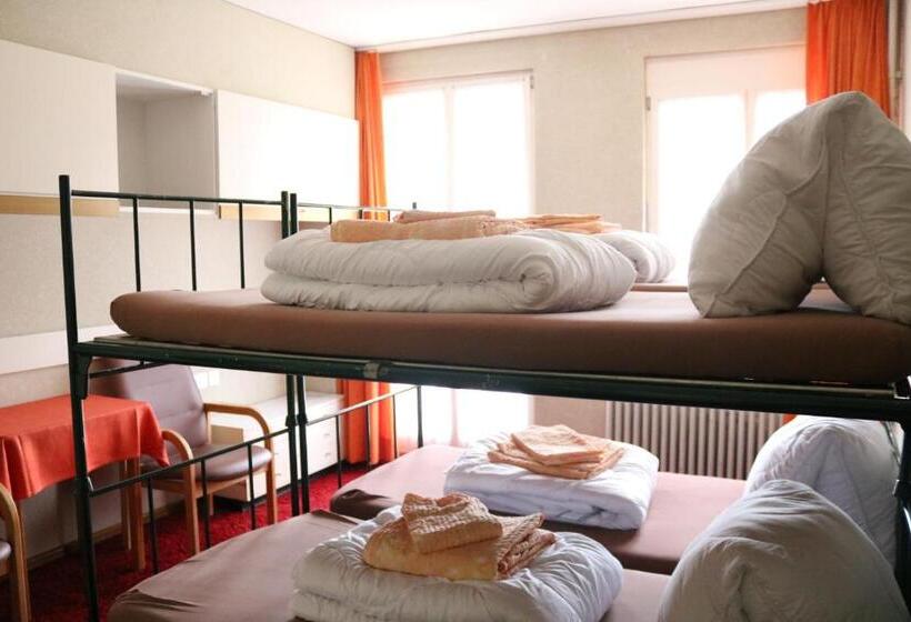 Четырехместный Номер Стандарт, Adrenalin Backpackers Hostel