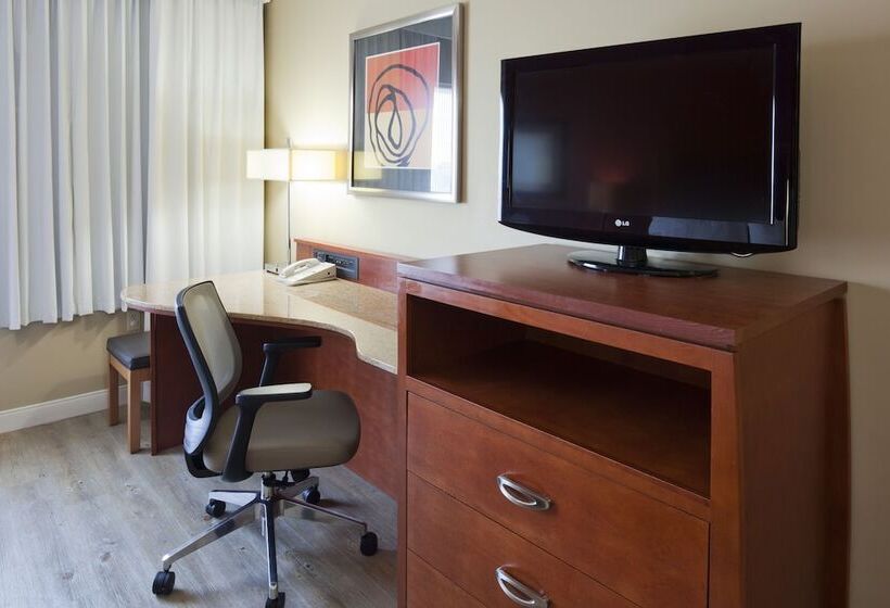 Люкс, Holiday Inn Hotel & Suites Maple Grove Northwest Minneapolis Arbor Lakes, An Ihg
