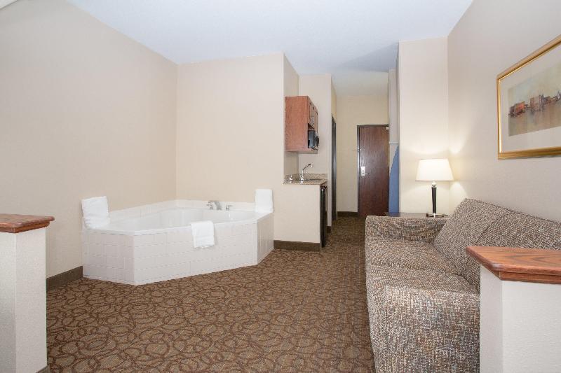 스위트 킹사이즈 침대, Holiday Inn Express Hotel & Suites Concordia Us 81, An Ihg