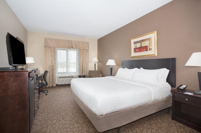 장애인을 위한 킹사이즈 침대 스탠다드 룸, Holiday Inn Express Hotel & Suites Concordia Us 81, An Ihg