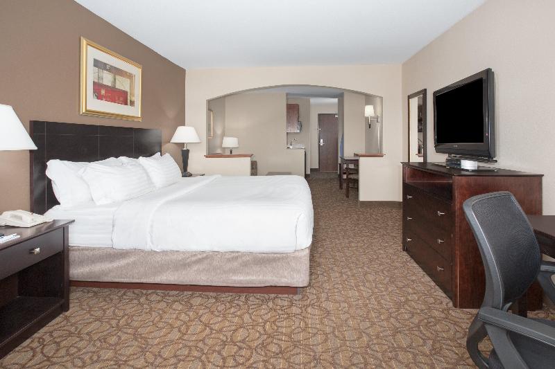 스위트, Holiday Inn Express Hotel & Suites Concordia Us 81, An Ihg