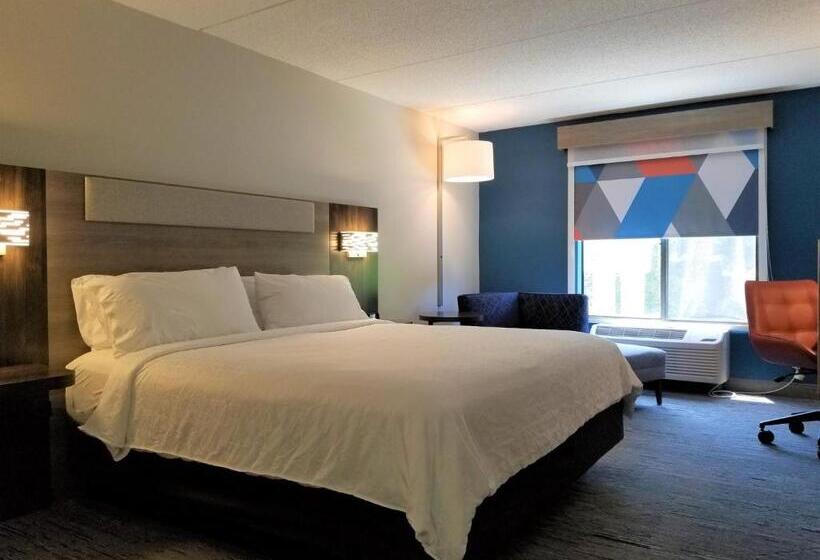 适合残疾人士使用的带超级大床的标准间, Holiday Inn Express Apex   Raleigh, An Ihg
