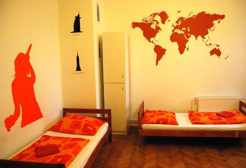 标准间, Boomerang Hostel