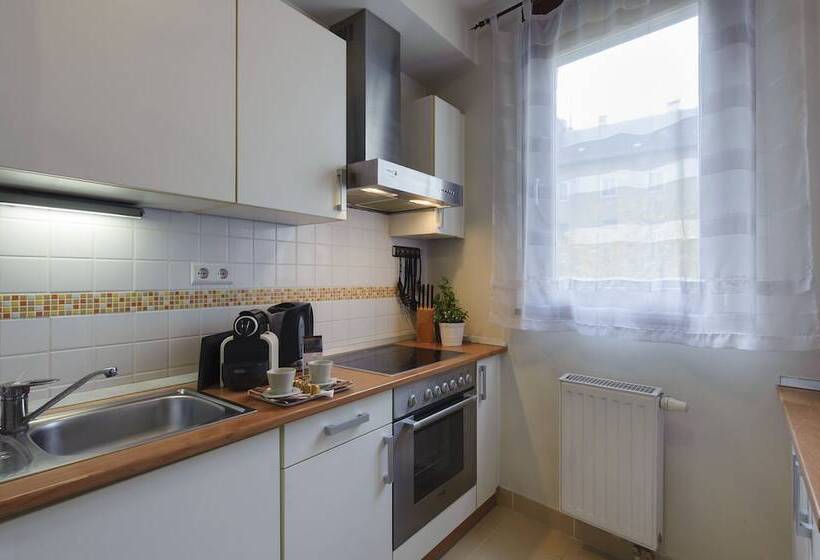 Апартаменты 1 Спальня, Central Passage Apartments By Vagabond