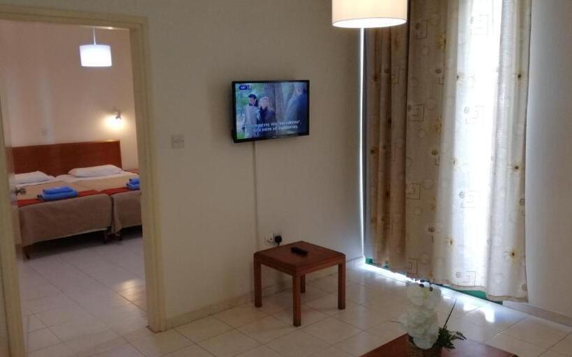 Семейные Апартаменты, Mandalena Hotel Apartments
