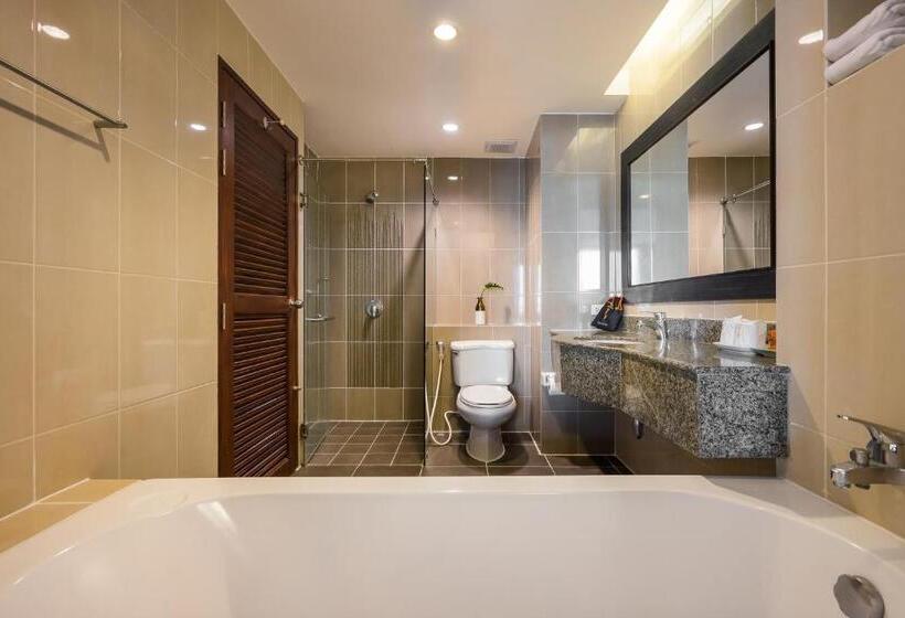 Трехместный Номер Deluxe, J Pattaya