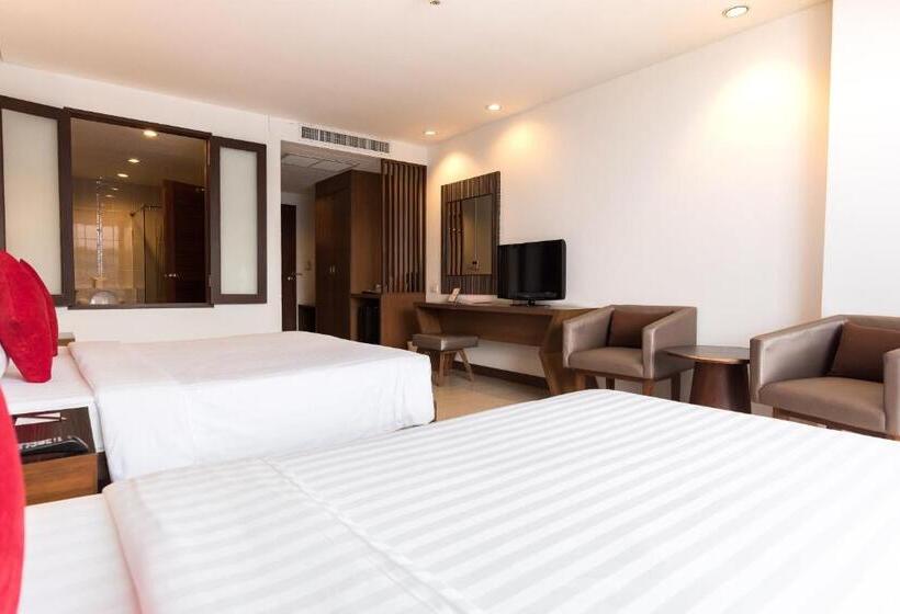 Трехместный Номер Deluxe, J Pattaya