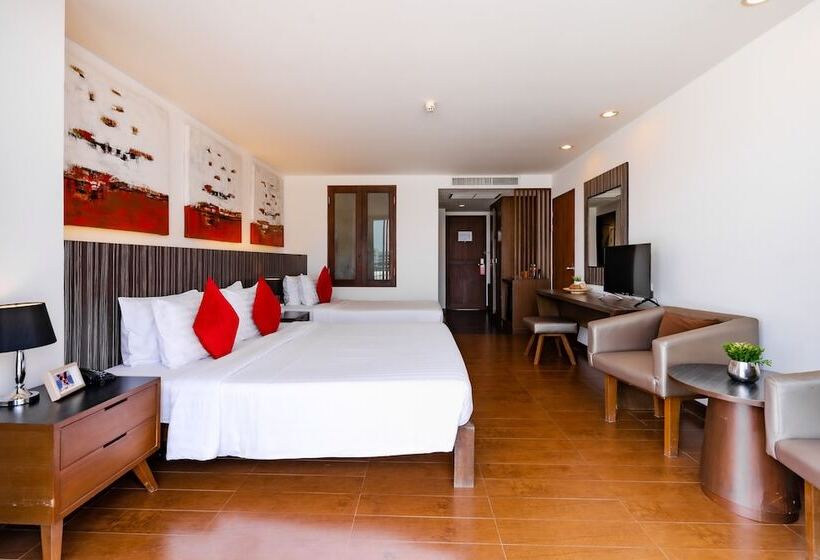 Трехместный Номер Deluxe, J Pattaya