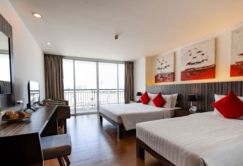 Трехместный Номер Deluxe, J Pattaya