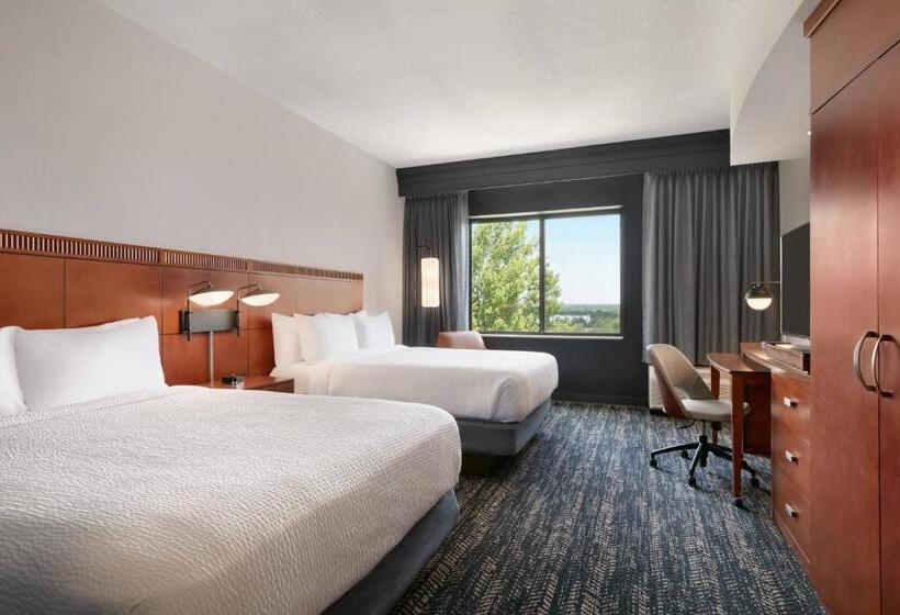 Номер Стандарт, Courtyard Lancaster